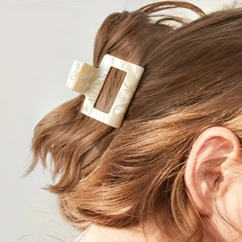 Gildie Rectangle Claw Clip