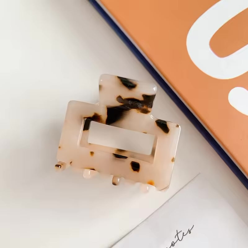 Gildie Rectangle Claw Clip
