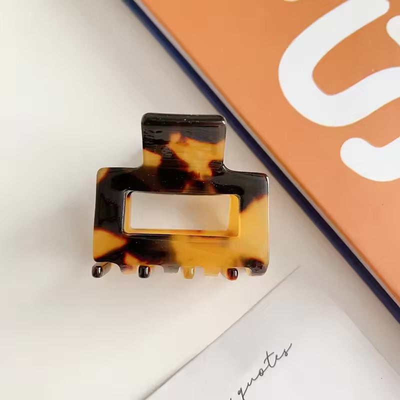 Gildie Rectangle Claw Clip