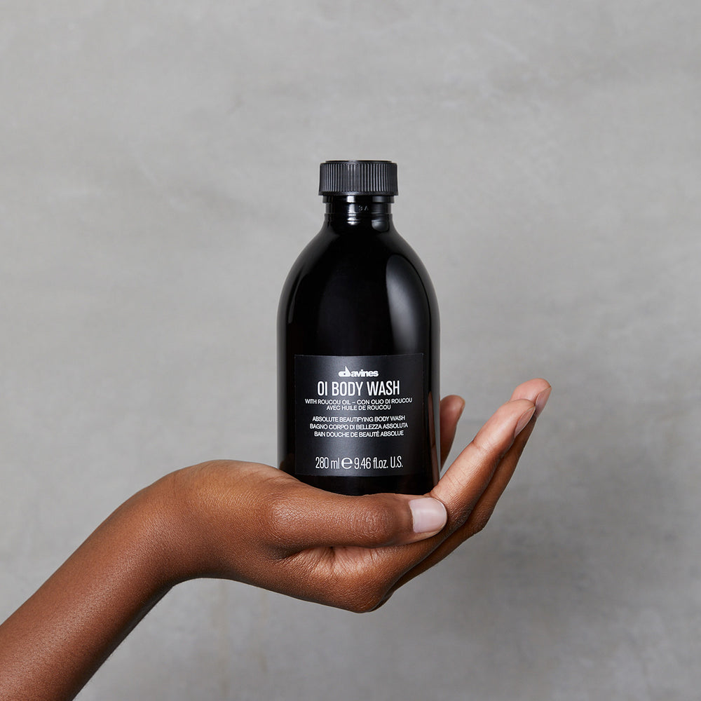 Davines Oi Body Wash white background nourishing shower gel with roucou oil β Sable Boutique NZ