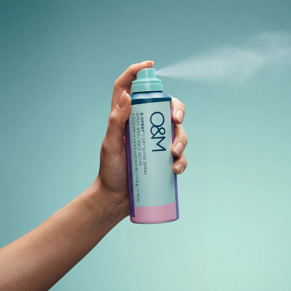 O&M S-Spray Dry Shine Spray fine mist detail for instant all over shine