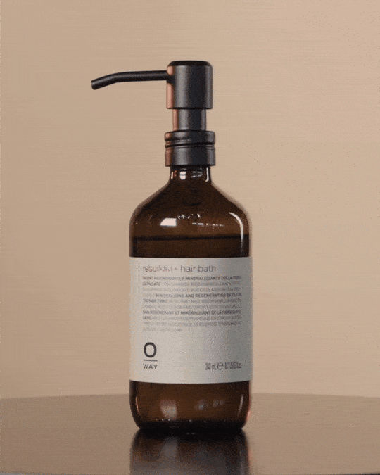 Oway Rebuilding Hair Bath lathered through wet hair