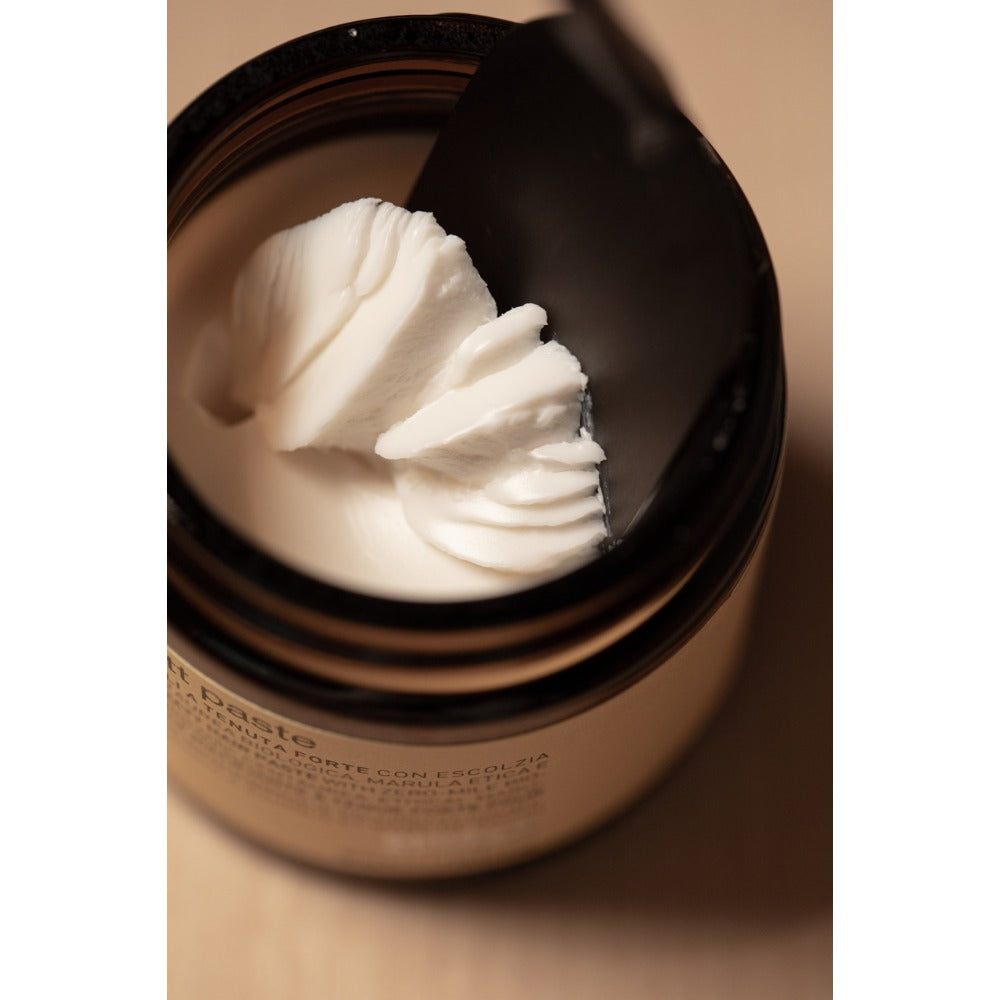 Oway Supreme Matt Paste matte texture close-up