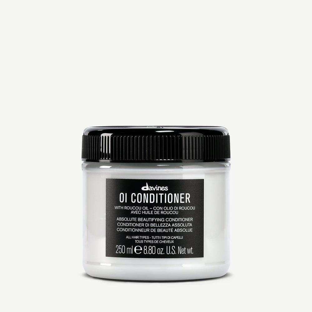 Davines Oi Conditioner white background bottle for soft shiny full-bodied hair — Sable Boutique NZ