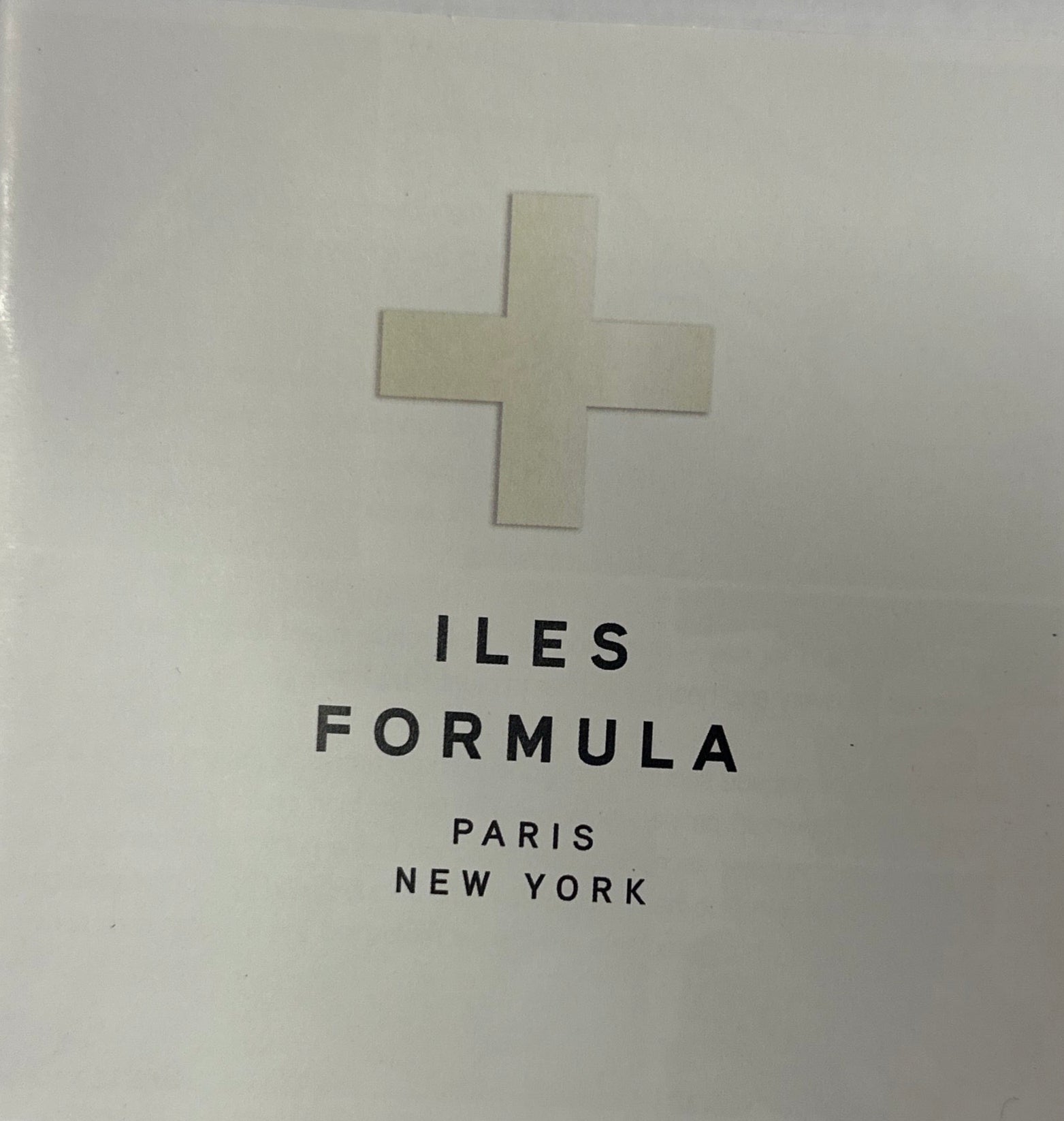 Product packaging with 'Les Formula' branding on a white background