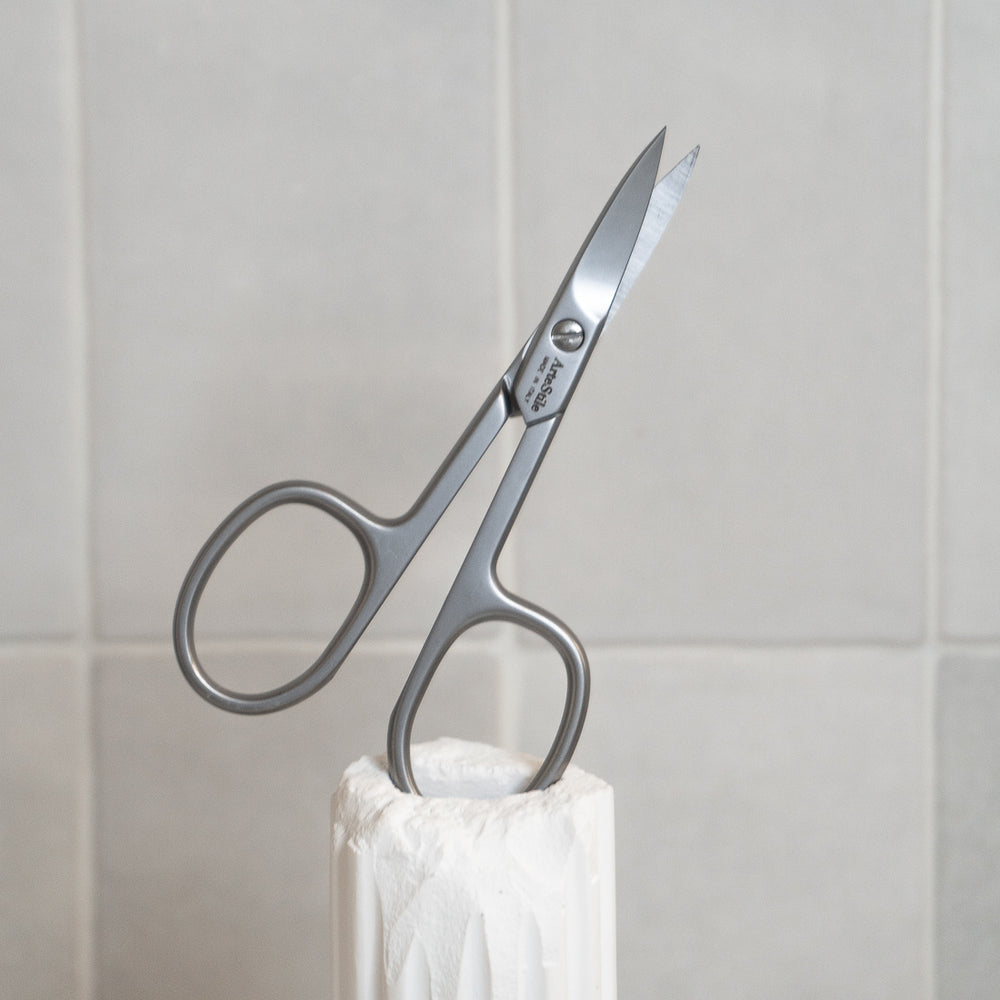 ArteStile Nail Scissors blades shown close up, sharp edges that cut the nail cleanly