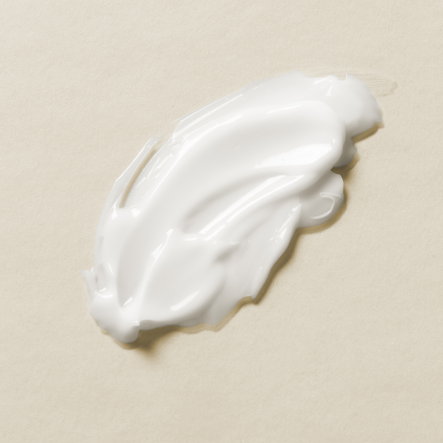 Lightweight CZE styling cream texture for frizz control and natural definition