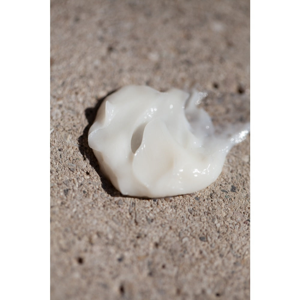 Oway Moisturising Hair Mask creamy texture close up