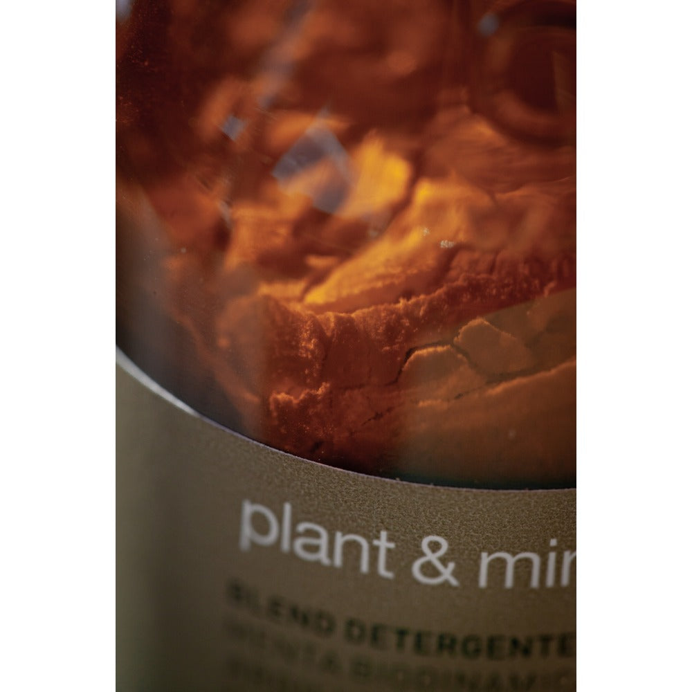 Oway Plant and Mineral Refresh Dry Shampoo powder texture