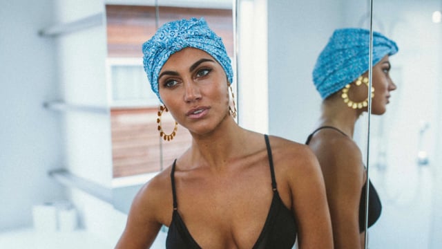 How to wear the Louvelle turban shower cap